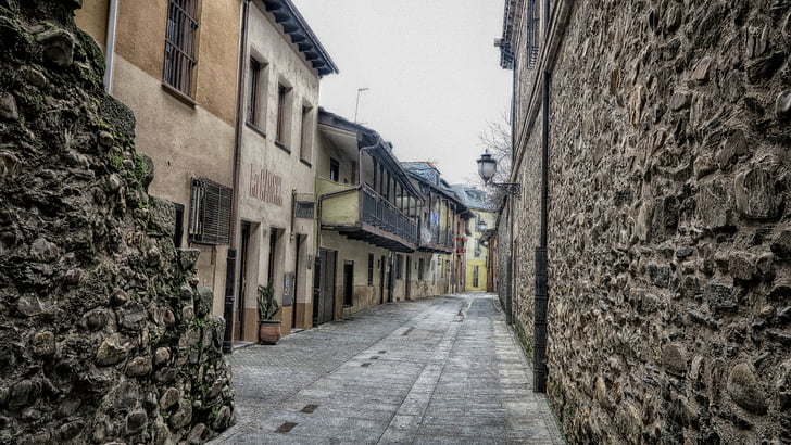 oude stad, Ponferrada, typische huizen, Straat, Alley, buitenkant van het gebouw, het platform