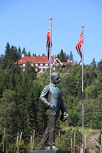 Oslo, Noruega, Holmenkollen, escultura, Figura, hombre, banderas