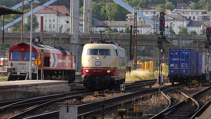 BR 103, klasse de668, hbf ulm, locomotief, spoorweg track, trein, vervoer
