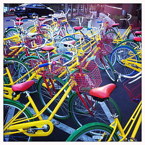 bicyclettes, brillant, voiture, coloré, néon, à l’extérieur, personne