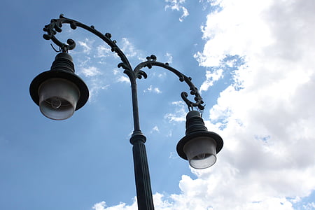 dangus, lempa, debesys, elektros lemputė, žibintai, gatvė šviesa, apšvietimo įranga