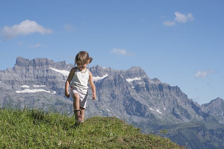 Alp, Canton de Glaris, montagnes, Glaris, jeune fille, Alpes glaronaises, Suisse