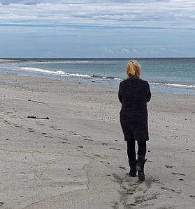 femme, marche, plage, seul, sable, mer, eau