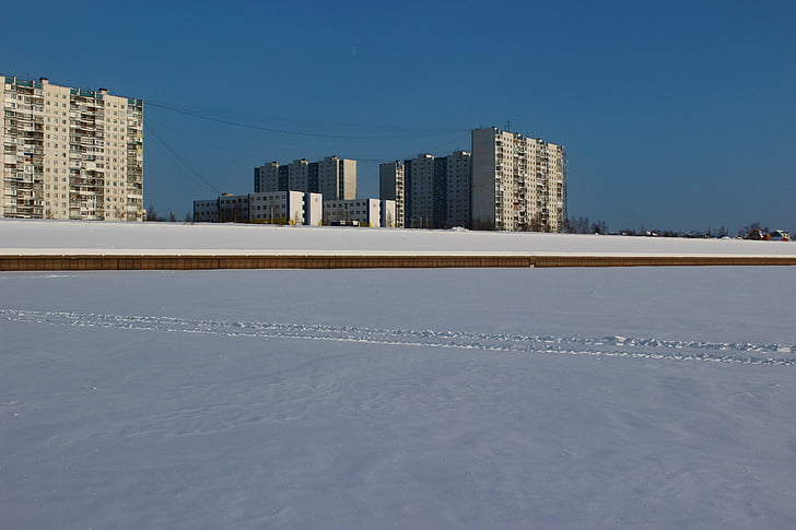 Сибір, взимку, Набережна