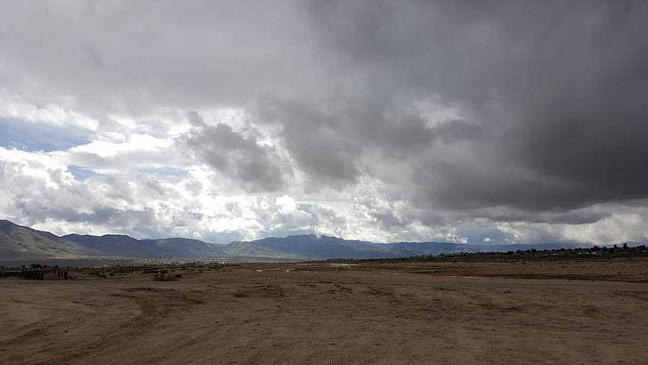 nuages, désert, montagnes, Apple valley Californie