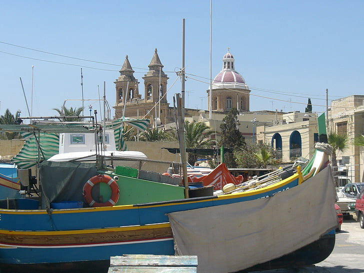 Malta, barco, colores, paisaje