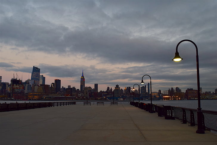 New york city, skyline, Twilight, verlichting, lantaarnpaal, wolken, hemel