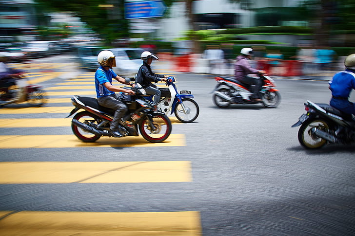 trottinettes, cyclomoteurs, motos, rue, route, transport, intersection