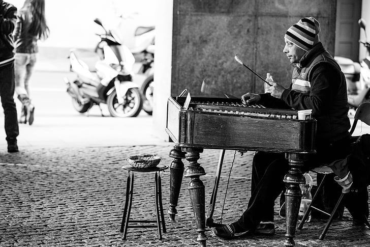 Pouliční hudobníci, Hudba, hudobník, nástroj, zábava, pouličné hudobné