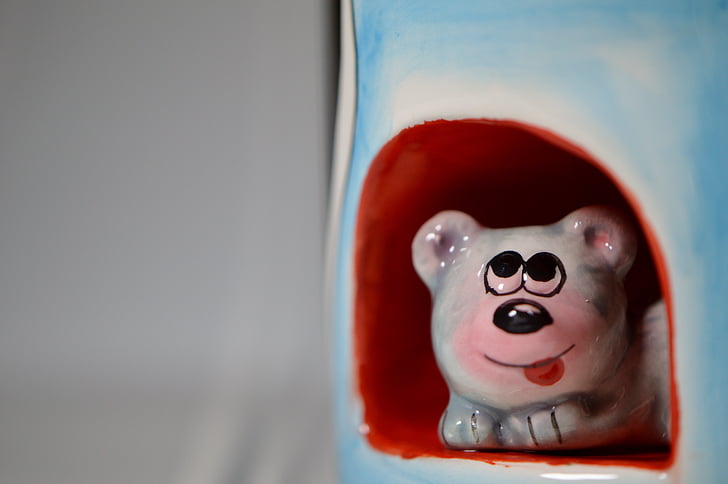 mouse, mouse hole, porcelain, funny, porcelain figurine, background