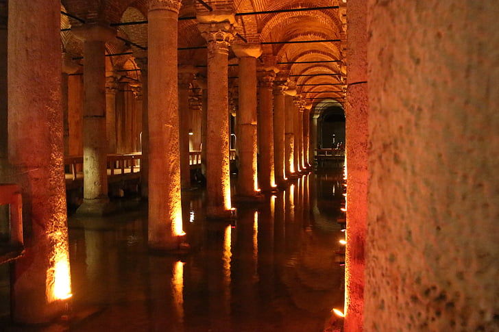potopený palác, Yerebatan sarnıcı, Istanbul, cisterny, Turecko