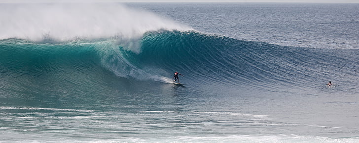 Surfen, große Wellen, Ombak Tuju Küste, West-java, Indonesien, Herausforderung, Tapferkeit