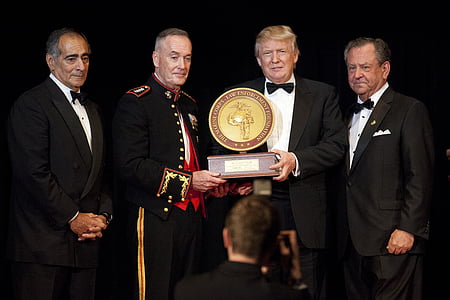 Donald trump john, Marine corps foundation, kommandanter, marinekorps, Joseph f dunford jr, Steven wallace, mænd