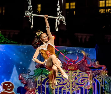 akrobati, Cirque du soleil, Prikaži božič, Gaylord dlani, Orlando, Florida, trapezu