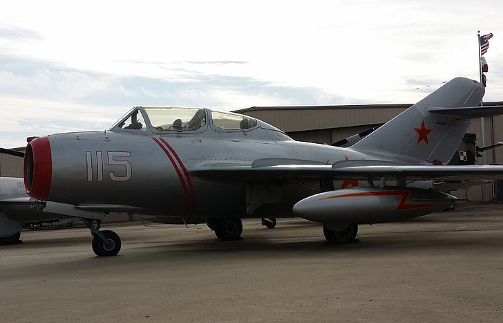MiG-15, stíhací letoun, letadla voják, letadlo, letectví, roku 1950, Korejská válka
