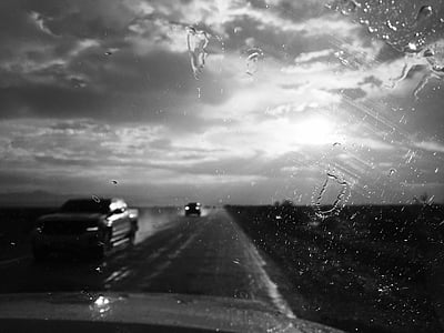 cesti, avto, dež, črno-belo, vreme