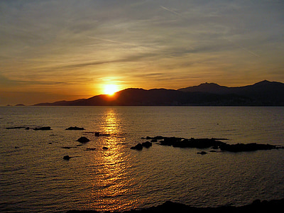 Korsikas, Ajaccio, saulriets, asinskārs, jūra, duļķains debess