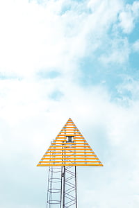 trīsstūrveida, tornis, kamera, zila, debesis, mākonis, zīme