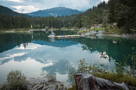 Flims, Graubünden, Švajčiarsko, caumasee, blbost sogn gion, vodný bicykel, zariadenia