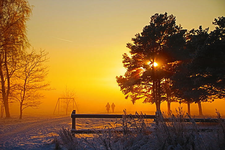 západ slnka, dvaja ľudia, zimné, spôsob, silueta, sneh, mráz