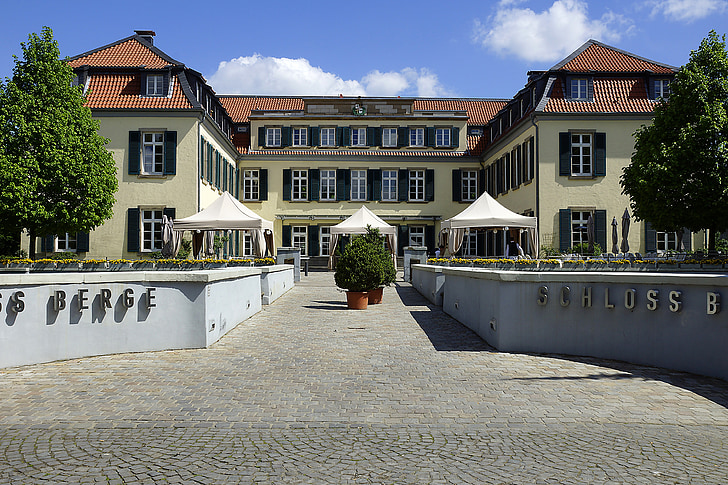 Castello, Schlosshof, architettura
