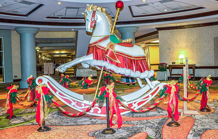 Gaylord palms, Hotel, Carousel hotel, kůň, dekorace, socha, světlé
