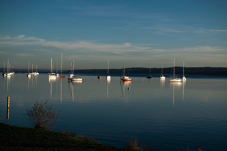 tó, víz, Bajorország, természet, kék, tükrözés, vitorlás hajók