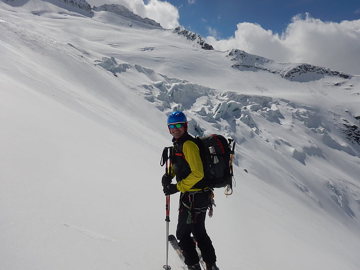 Glacier, faire du ski dans l’arrière-pays, ski-alpinisme, ski, alpinisme, crevasses, pause de glacier