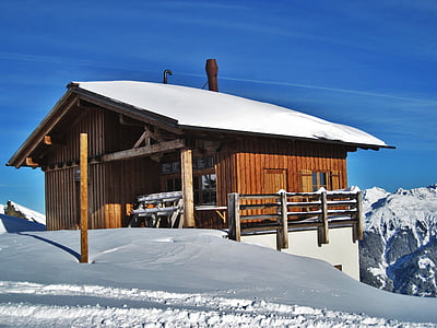 Austrijos slidinėjimo namelis, Montafon slidinėjimo zonos, rąstinis namelis, Austrija, slidinėjimo lodge, sniego, žiemą