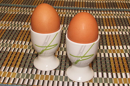 Snídaně vejce, snídaně, vařená vejce, poháry vejce, vajíčko