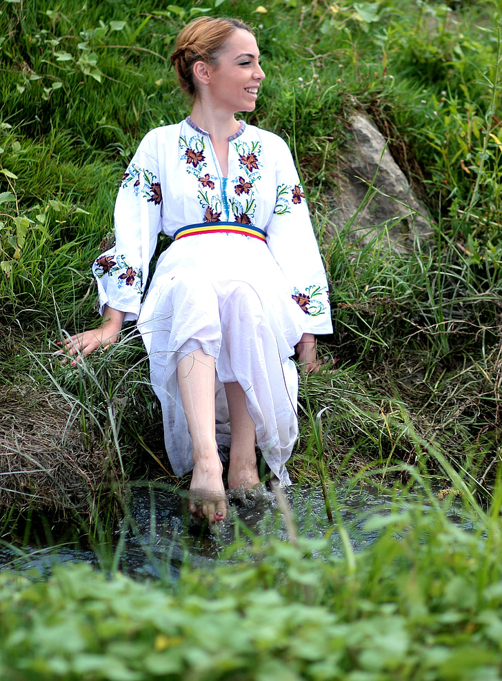Момиче, селянка, традицията, вода, костюм, Румънски, жени