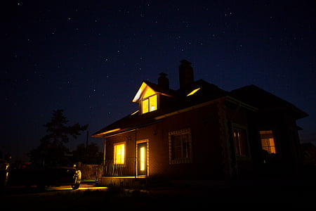 dům pod hvězdami, hvězdná obloha, dům pod hvězdnou oblohou, noční, Chalupa, světlé, světlo