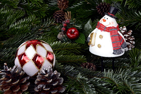Снежный человек, Рождество, Рождественские шары, шарики, Шишки кедровые, Холли, Адвент