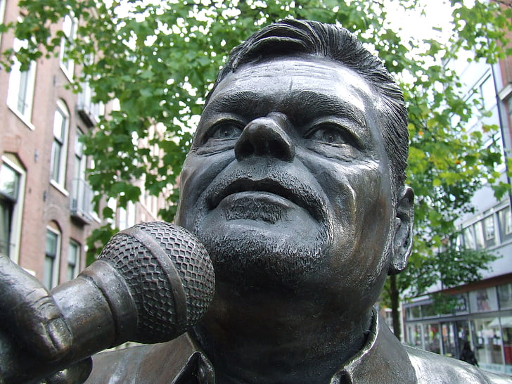 André taage, sanger, musik, Jordaan, Amsterdam, møde, statue