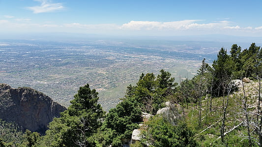 Sandia bjerge, Albuquerque, New mexico, City