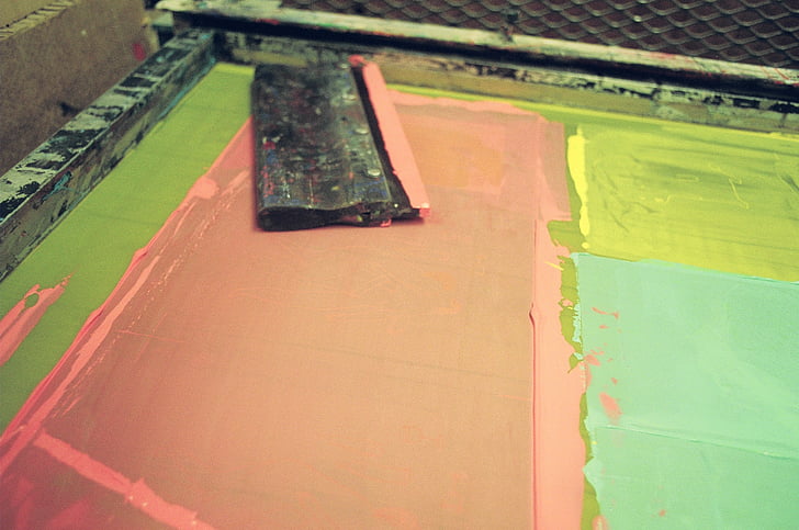 silk, screen, printing, screen print, no people, green color, built structure