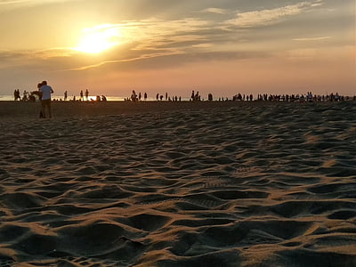 저녁 태양, 모래 해변, 군중, 행복 한 로맨틱