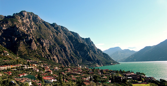Garda, Italien, sommarsemester, bergen, havet, sjön, vatten