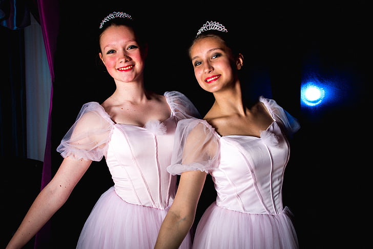 χορευτές, κορίτσια, ροζ φόρεμα, πρίγκιπες, κορώνα, Ρωσικά, Μόδα