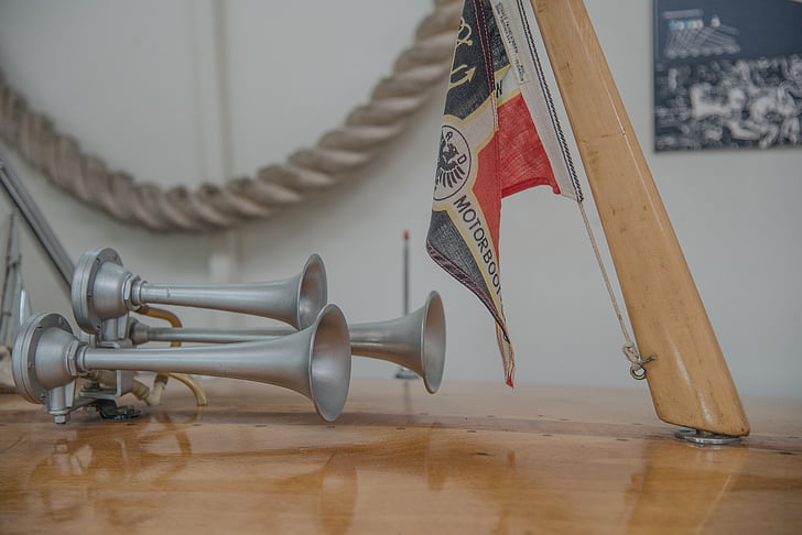 boot, horn, warning, risk, note, attention, currency