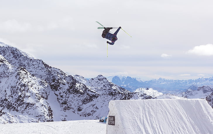นักเล่นสกี, นิทรรศการ, อากาศ, ภูเขา, กีฬา, ฤดูหนาว, กลางอากาศ