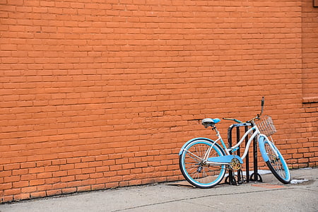 bicicleta, bicicletes, cistella, maons, paret, carrer