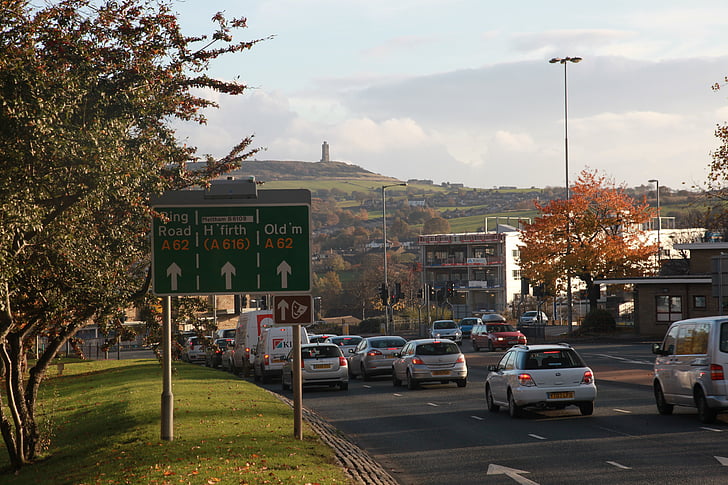 Huddersfield, bague, route, trafic, voitures, colline du château, transport