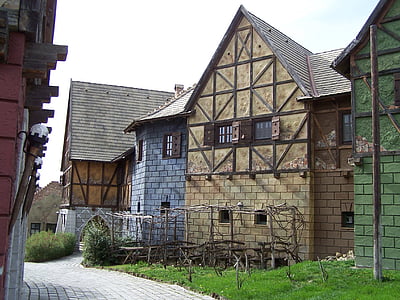 Bikal, Opplev eiendom, Etnografisk friluftsmuseum