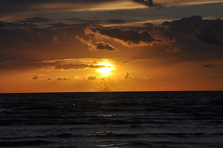 ηλιοβασίλεμα, στη θάλασσα, ουρανός, Ενοικιαζόμενα, νερό, Ήλιος, σύννεφα