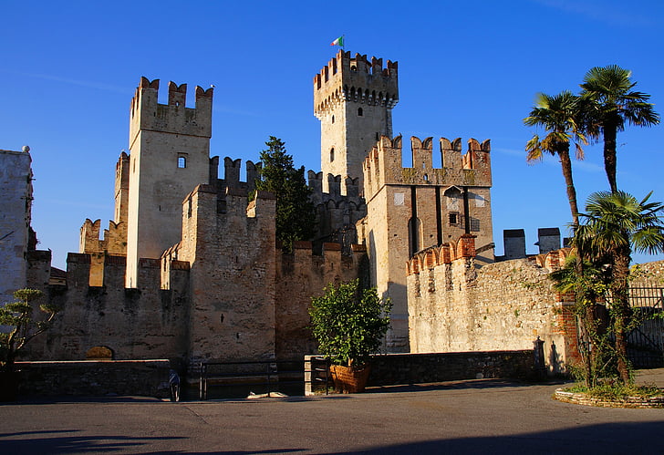 Sirmione, Garda, Italien, slott, skaligerburg, medeltiden, Lago di garda