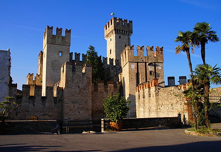 Sirmione, Garda, Itaalia, Castle, skaligerburg, keskajal, Lago di garda