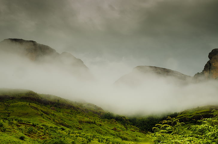 montañas, montañas de Drakensberg, Sudáfrica, nubes, niebla, paisaje, sombrío
