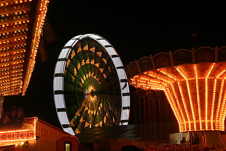 Ferris kotač, Pučka fešta, godine na tržištu, sajam, vožnja, svjetla, noć
