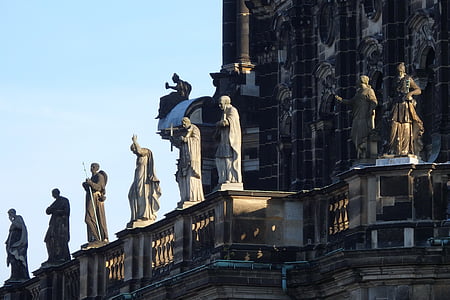 Dresden, Katolik hofkirche, patung-patung orang-orang kudus, fasad